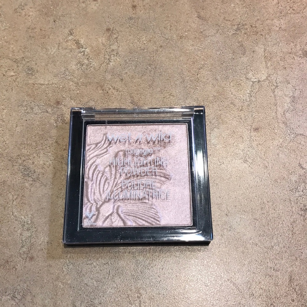 ❗️WetnWild Highlighter